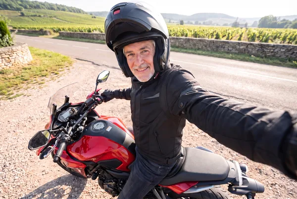 Grzegorz na swoim motocyklu